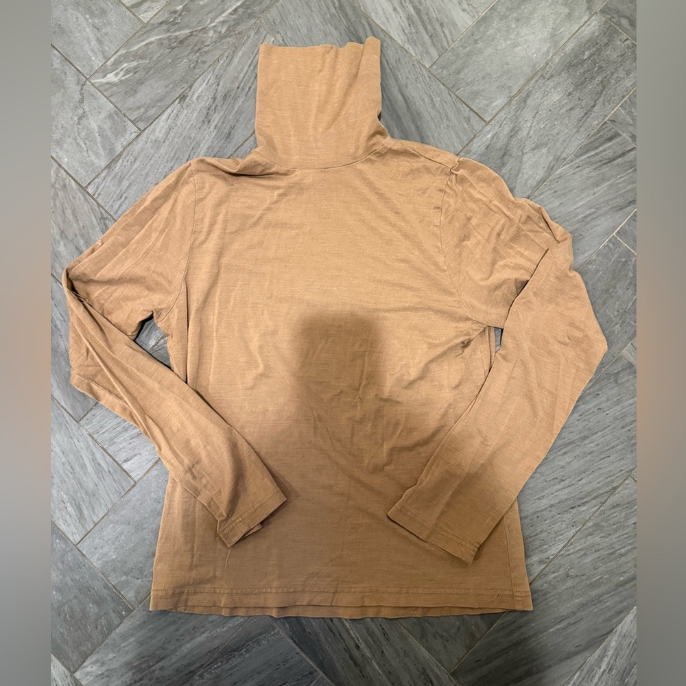 Magaschoni Silk Blend Turtleneck in Camel Brown